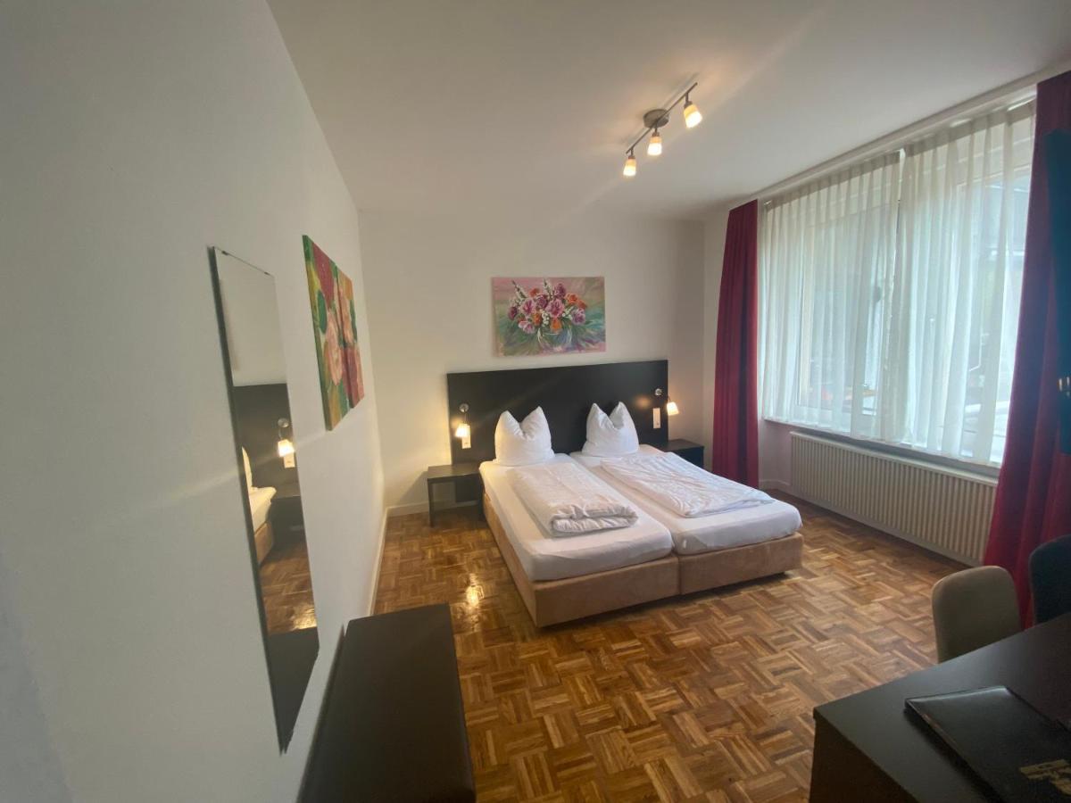 Altes Pfarrhaus Hotel Ernst Exterior photo